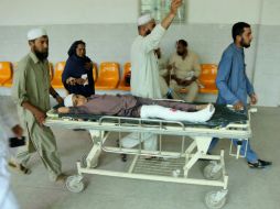 Las personas heridas fueron trasladados a un centro médico para su atención. EFE /  A. Arbab