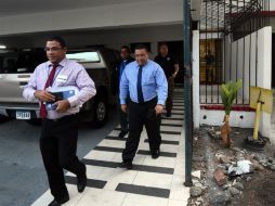 La inspección duró unas tres horas y estuvo a cargo del fiscal encargado del despacho contra los delitos informáticos. AFP / R. Arangua