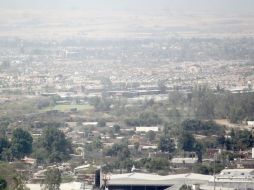 Capa tóxica. Así lucía ayer al mediodía el espacio sobre colonias de Tlajomulco de Zúñiga. EL INFORMADOR / A. Hinojosa