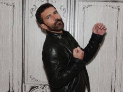 La cinta en la que aparecerá Banderas se basará en la película francesa 'Papillon Noir'. TWITTER / @antoniobanderas