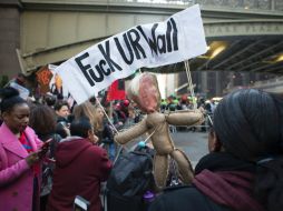 Los manifestantes estaban fuera del hotel donde se realiza una gala con simpatizantes republicanos. AFP / D. Emmert