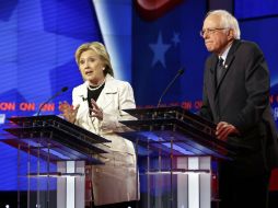Clinton tiene una ventaja sobre Sanders de mil 790 delegados contra mil 113. Se requieren dos mil 383 para la nominación. AP / S. Wenig