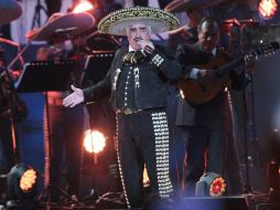 Sombrero en mano, Fernández recorrió el escenario de un lado a otro, con la mirada empañada. NTX / I. Hernández