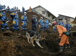 Se desplegaron a 15 mil efectivos para ayudar en las tareas de rescate. EFE / K. Mayama