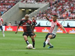 Chivas ganó de último minuto 1-0 al Atlas. EL INFORMADOR / R. Tamayo