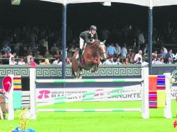 Gaspar, a lomos de 'Puertas So What', cronometró un tiempo de 31.67 segundos en el desempate. ESPECIAL /