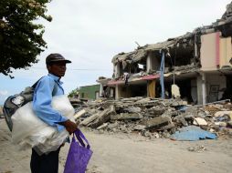 La devastación por el sismo en Ecuador es profunda y lastimosa. EFE / J. Jácome
