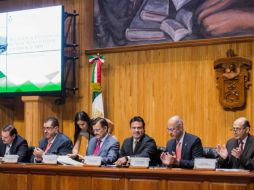 Durante el evento protocolario, 15 estudiantes de la UdeG y otras instituciones recibieron su Número de Seguridad Social. TWITTER / @AristotelesSD