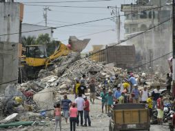 El terremoto, que ocurrió la noche del 16 de abril, ha causado al menos 480 muertos y más de 2 mil 560 heridos. AFP / R. Buendía
