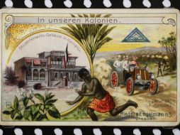 Entre las piezas se encuentra un boleto falso de ferrocarril de 1893 que ofrece a los judíos un viaje de ida solamente. AP / M. Schreiber