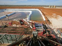 La legislación de la reforma energética requiere que todas las empresas que empiezan a trabajar en México contraten coberturas. AP / J. Durbin