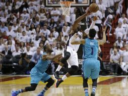 El jugador Dwyane Wade los llevó a la victoria. AP / A. Díaz