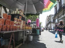 En el centro tapatío se pueden encontrar tanto vendedores autorizados, como comerciantes 'toreros'. EL INFORMADOR / R. Tamayo