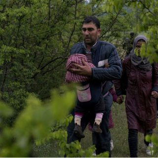 Decenas de migrantes logran entrar en Macedonia desde Idomeni