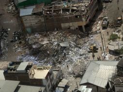 Un total de 113 personas fueron rescatadas con vida después del movimiento telúrico de 7.8 grados Richter. AP / ARCHIVO