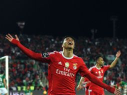 Raúl Jiménez ingresa en sustitución del atacante griego Konstantinos Mitroglou y anota al minuto 68. AFP / F. Leong