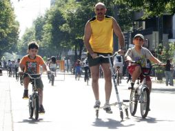 El ejemplo de los padres en la vida cotidiana juega un papel muy importante en lo que a la salud de los niños se refiere. EL INFORMADOR / ARCHIVO