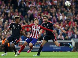 Saúl Ñíguez (c) realizó una gran jugada individual y se metió al área para sacar un disparo que venció a Neuer. AFP / C. Manso