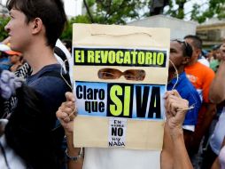 Para revocar a Maduro en referendo, el 'sí' debería sacar más de siete millones de 587 mil 532 sufragios. AFP / F. Parra