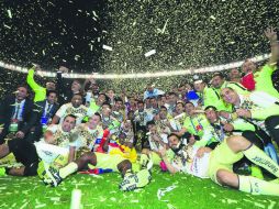 El América celebra con su nueva conquista, esta vez la Concachampios, que le da el boleto al Mundial de Clubes, en diciembre. MEXSPORT /