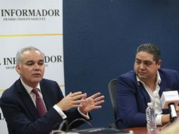 El comisionado nacional del Seguro Popular, Gabriel J. O’Shea Cuevas y el secretario de Salud de Jalisco, Antonio Cruces Mada. EL INFORMADOR / M. Vargas