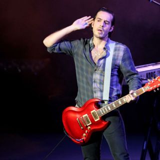 Vocalista de PXNDX justifica hartazgo hacia fans