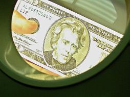 Los precios señalados se ofrecen en las casas de cambio de la terminal aérea de la Ciudad de México. AFP / ARCHIVO