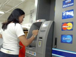 Los rumores de que las autoridades quieren imponer la forma de pago electrónica, carece de fundamento, aseguran. NTX / ARCHIVO