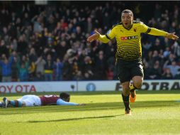 En el tramo final del encuentro, Troy Deeney hace el doblete en el tiempo añadido. AFP / G. Kirk