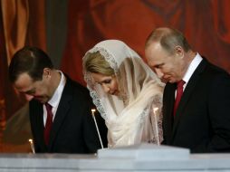 Acompañado del primer ministro Dimitri Medvedev, y otros políticos importantes, el presidente Vladimir Putin asistió a una misa. EFE / S. Chirikov
