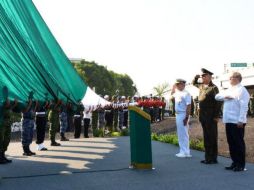 Salvador Cienfuegos Zepeda (c), Graco Ramírez (d) y Vidal Soberón (i). TWITTER / @S_Cienfuegos_Z
