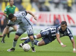 Funes Mori se dejó caer dentro del área durante una jugada que provocó un penal a favor para Monterrey. MEXSPORT / ARCHIVO