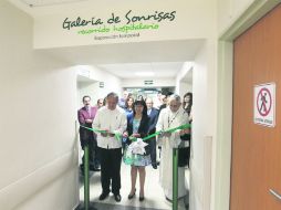 Exposición. La muestra está integrada por 22 carteles; en la imagen, el momento de la inauguración. EL INFORMADOR / P. Franco