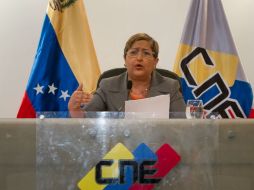 La presidenta del Consejo, Tibisay Lucena, informa que se tiene previsto que el paso de verificación termine la próxima semana. EFE / M. Gutiérrez