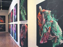 La pintura es creada desde algoritmos electrónicos y trasladada a una impresión netamente digital sobre textiles. EL INFORMADOR / F. González