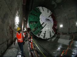 La tuneladora, que pesa más de dos mil toneladas, está a aproximadamente 100 metros del muro donde comenzará a excavar. EL INFORMADOR / R. Tamayo