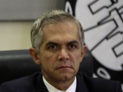 Mancera asegura que fomentar la operación del ferrocarril conlleva un fuerte impulso al desarrollo económico. SUN / J. C. Reyes
