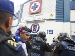 Tumultos, operativos y reventas de boletos se viven en el estadio Azul. NTX / ARCHIVO
