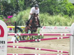 Rodrigo Gómez. El jinete del Guadalajara Country Club a lomos de “Minotauro” durante su recorrido de ayer. EL INFORMADOR / F. Atilano