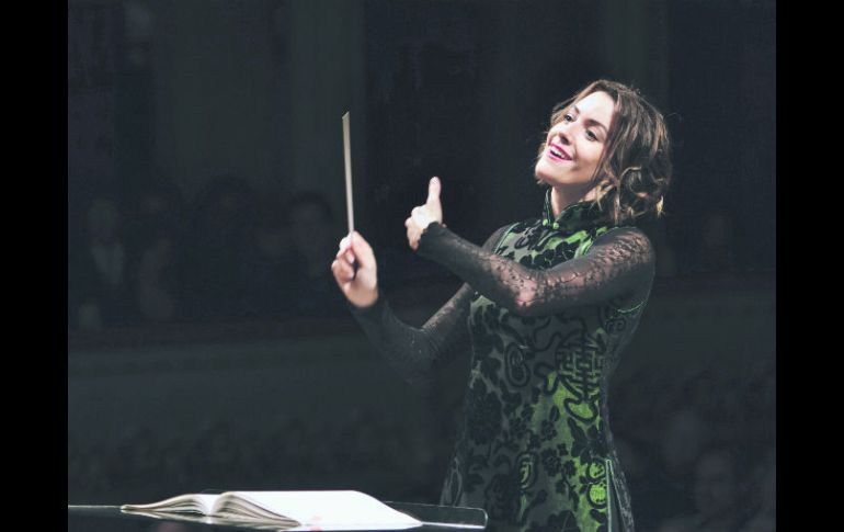 Talento. Divertida como es Alondra, ha trabajado en 70 orquestas durante más de una década. ESPECIAL /