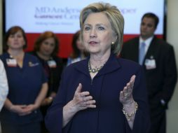 Clinton afirmó que Trump reduciría drásticamente impuestos a la gente más acaudalada si es elegido. AP / M. Evans