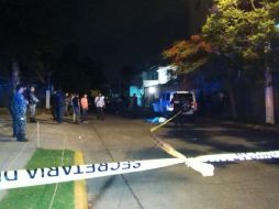 Oficiales y Servicios Médicos encontraron a una persona lesionada y al escolta del secretario en el lugar. EL INFORMADOR /