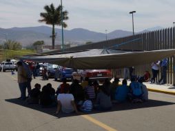 Los maestros paristas ocuparon las instalaciones de dos periódicos locales para exigir la publicación de sus demandas. SUN / ARCHIVO