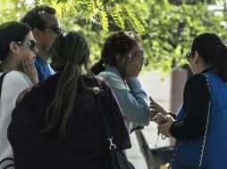 Familiares de los tripulantes comenzaron a llegar al aeropuerto del Cairo; personal experto apoya con terapia psicológica. AFP / K. Desouki