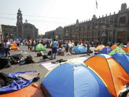 Los comerciantes de la zona piden a los líderes sindicales atender la problemática que representan los plantones. EFE / M. Guzmán