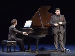 La carrera de Alfredo Daza lo ha llevado a recorrer el mundo con su voz. EFE /