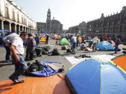 Los militantes de la CNTE acusan al Gobierno federal de actuar ''como lo hacen los ladrones'' en el desalojo del plantón. EFE / M. Guzmán