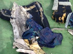 Se han encontrado hasta ahora restos humanos, fragmentos del avión y objetos personales de los viajeros. AP / ARCHIVO