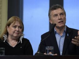 Susana Malcorra (i) junto al mandatario de Argentina, Mauricio Macri (d). AFP / J. Mabromata