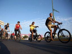 Recomiendan añadir esta actividad a nuestra vida cotidiana; podemos ir al trabajo, a la escuela y a cualquier lugar en bicicleta. EL INFORMADOR / ARCHIVO